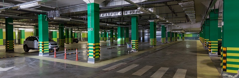 На цокольном этаже была парковка для более чем 60 автомобилей, теперь здесь магазин «Эльдорадо», В ТЦ «Вестор» вместо подземный парковки открыли «Эльдорадо»