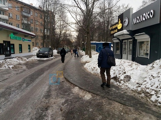 Тротуар от подземного перехода до станции «Одинцово» превратился в каток, Гололёд в Одинцово
