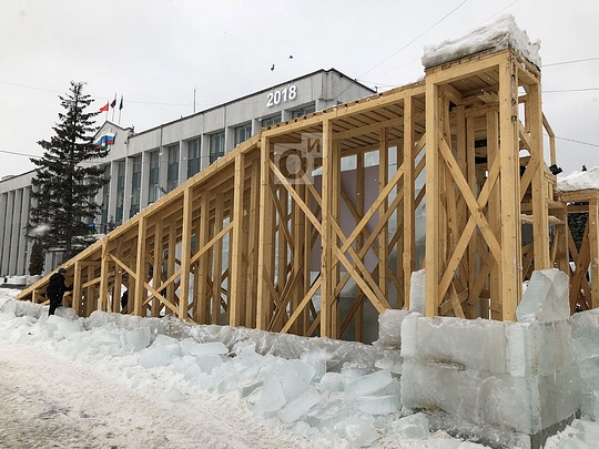 Остался деревянный остов, В центре Одинцово демонтируют ледяные горки
