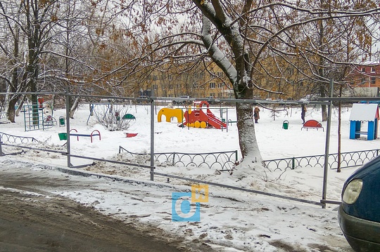 Детская и спортивные площадки оказались за строительным забором, Очередное строительство на детской площадке в Одинцово