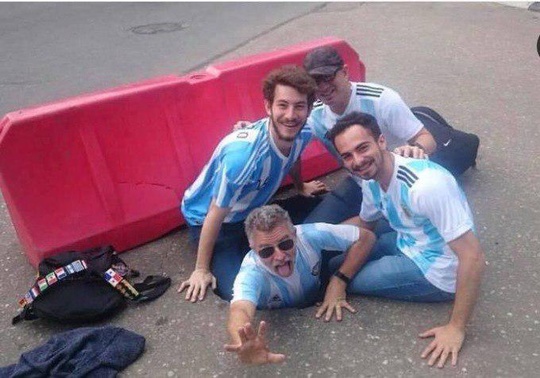 Аргентинцы в дорожной яме в Нижнем Новгороде, Болельщики сборной Ирана приехали в Одинцово на внедорожнике