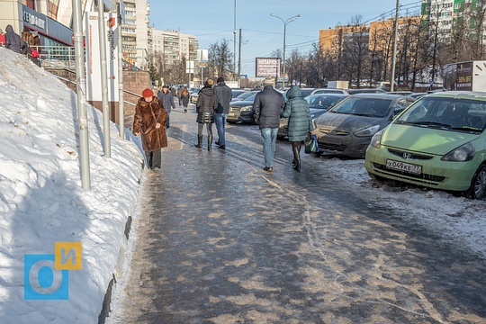 Гололёд на тротуаре, В Одинцово не убирают снег