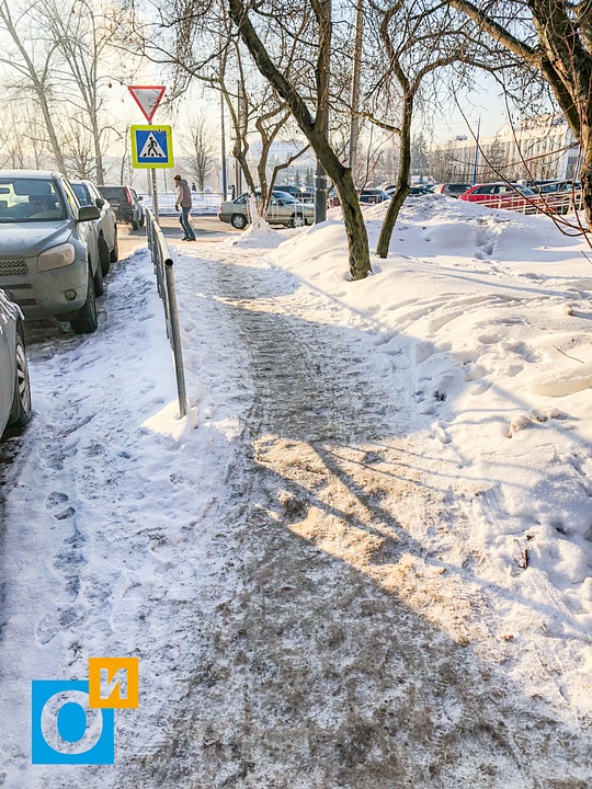 Не убранные дорожки и тротуары в Одинцово покрылись льдом, ул. Маршара Неделина, В Одинцово не убирают снег