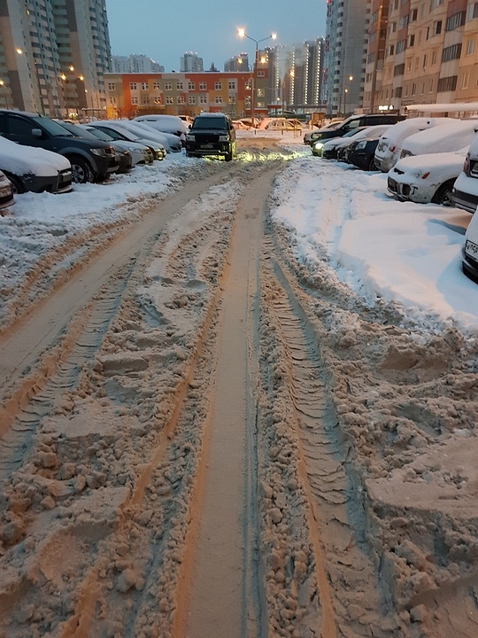 Микрорайоны Кутузовский и Новая Трёхгорка наиболее сложные для уборки снега из-за узких проездов и большого количества припаркованного транспорта, Январь