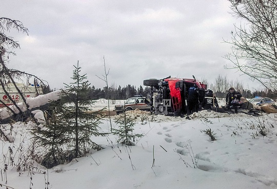 На участке дороги Каринское-Локотня произошла авария с участием большегруза, Январь