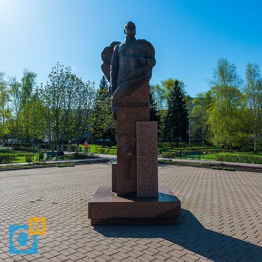Памятник Маршалу Г. К. Жукову на одноименной улице в городе Одинцово, Отреставрировали пушку у памятника Жукову