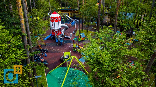 Детская площадка с резиновым покрытием, Парк «Раздолье» за день до открытия