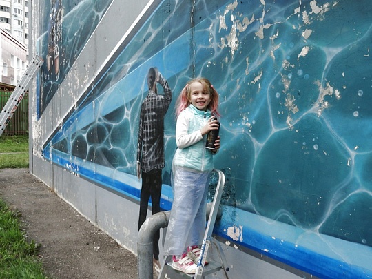 Картину «Океанариум» художники и жители обновили в минувшие выходные, Июль