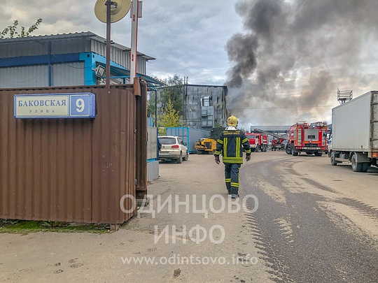ул. Баковская, 9, Пожар на складе в промзоне 8 микрорайона