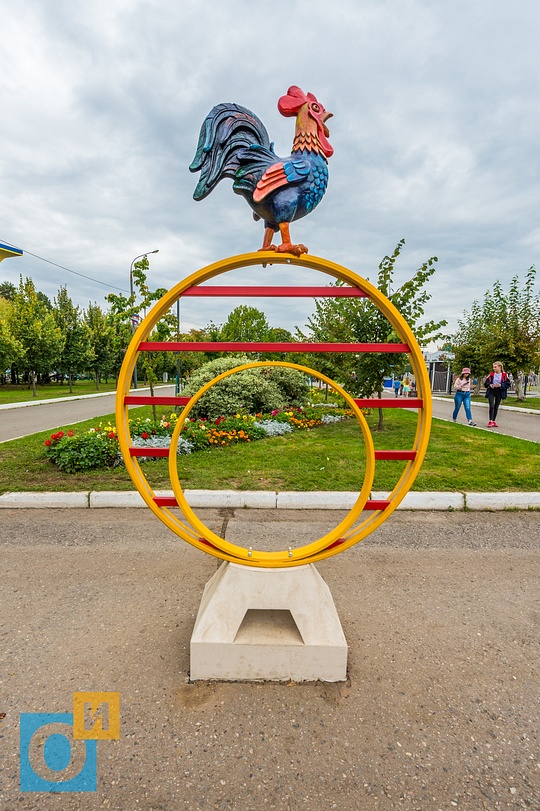 «Лестница-солнышко» в парке центральной площади Одинцово, Пончик-лавочку и «Лестницу-солнышко» установили парке центральной площади Одинцово