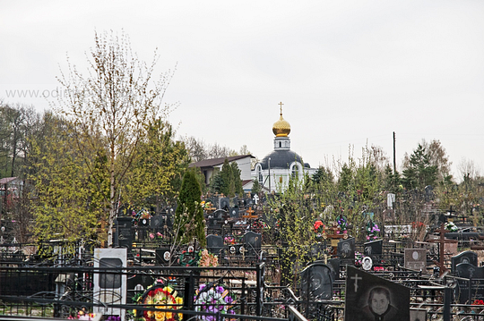 Неизвестные воруют ограды могил на кладбищах, Сентябрь