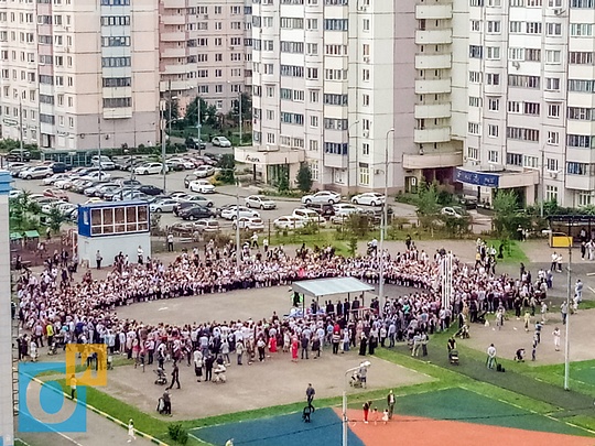 389 первоклашек сели за парты сегодня в школе №17, День знаний: патриотизм и духовность на максимум