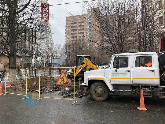На улице Маршала Жукова, 34А устанавливают ливнёвку, «Добродел» помог: в центре Одинцово установили ливнёвку
