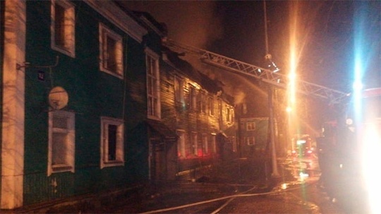 Пожар в деревянном доме в Назарьево. Фото: МЧС РФ, Ноябрь