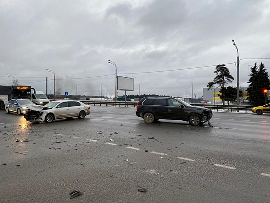Volvo и Skoda столкнулись на Минском шоссе, Декабрь