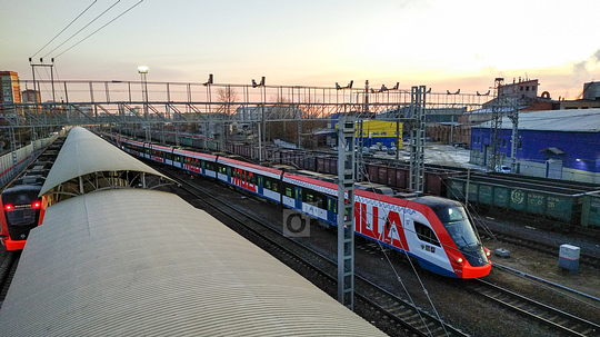 11-вагонный поезд «Иволга» прибывает на железнодорожную станцию «Одинцово», На МЦД-1 «Одинцово-Лобня» запустили 11-вагонные поезда «Иволга»