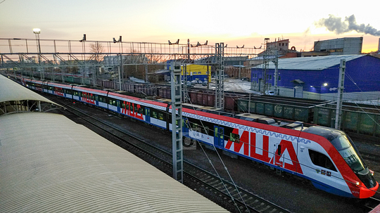 «Иволга» прибывает на станцию «Одинцово», На МЦД-1 «Одинцово-Лобня» запустили 11-вагонные поезда «Иволга»