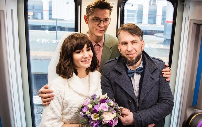 Молодожёны вместе с телеведущим Владом Лисовцом, Машинисты поженились в поезде МЦД-1 «Одинцово-Лобня»