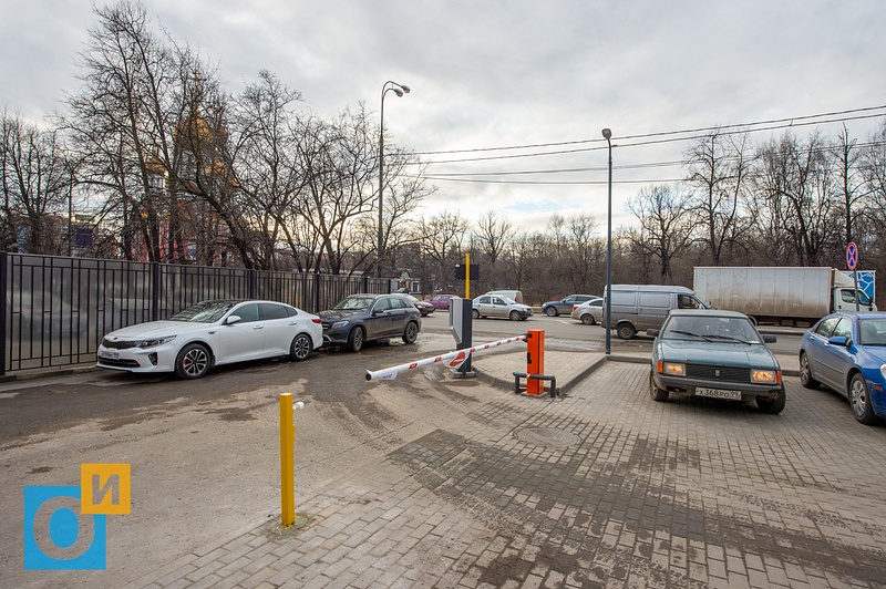 Шлагбаум и паркомат на въезде с Можайского шоссе, Два новых частных шлагбаума появились в Одинцово у БЦ «Телеграф»