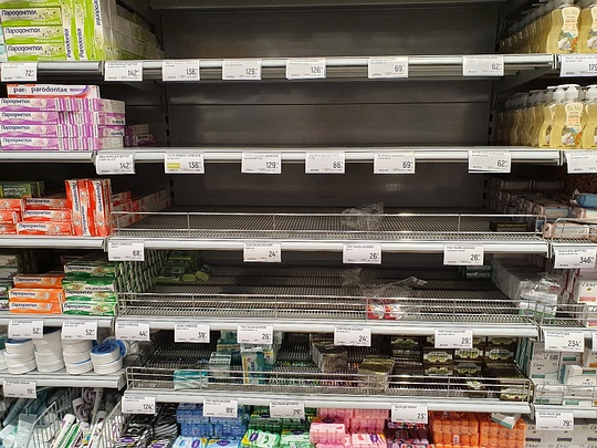 Пустые полки с антибактериальным мылом в «Глобусе» Юдино, Люди массово скупают товары из-за коронавируса
