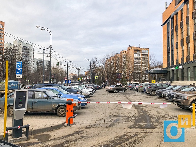 Шлагбаум и паркомат на въезде с Можайского шоссе, Два новых частных шлагбаума появились в Одинцово