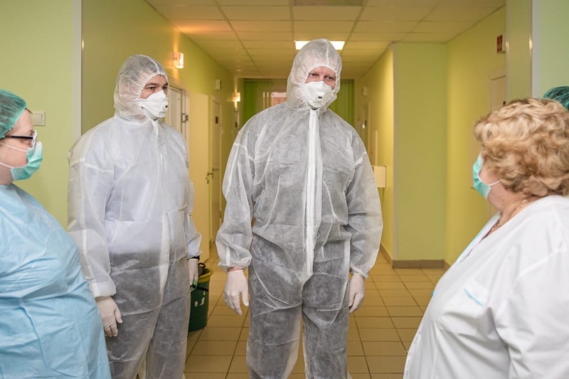 Глава Одинцовского городского округа Андрей ИВАНОВ во время инспекции инфекционного отделения, Апрель