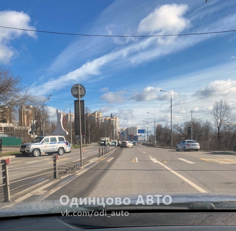 Полицейские проверяют электронные пропуска на въезде в Одинцово, На въездах в Одинцово образовались пробки из-за проверки пропусков