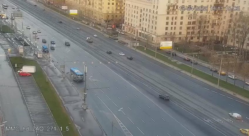 Вечером 18 апреля, при столкновении пассажирского автобуса с легковой машиной, на Кутузовском проспекте в Москве погибло два человека, Апрель