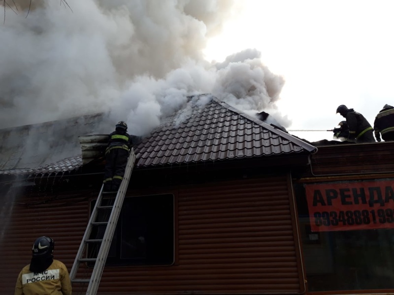 Пожарные локализовали возгорание, В деревне Жуковка на Рублёвке загорелся магазин