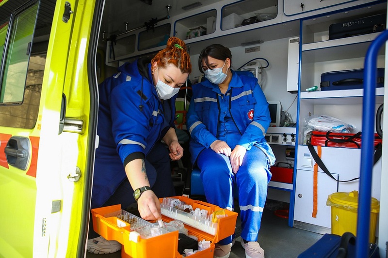 Сотрудницы скорой помощи в Одинцово, Губернатор Андрей ВОРОБЬЁВ посетил Одинцовскую подстанцию скорой помощи