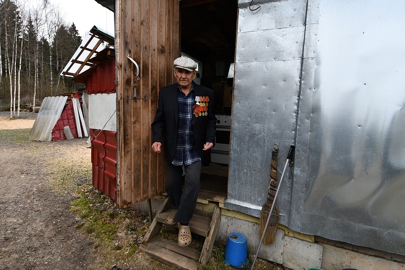Василий Степанович Гультяев, Ветеран ВОВ шестой год живёт в строительном вагончике на садовом участке