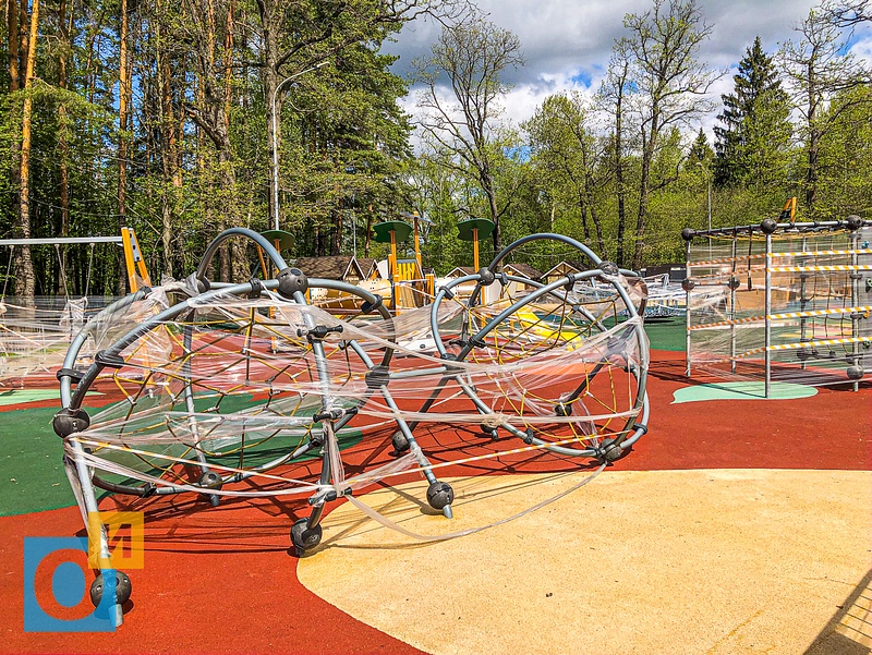 COVID19: детская площадка в спортивном парке отдыха имени Ларисы Лазутиной на «карантине», COVID19: пустующий спортивный парк отдыха имени Ларисы Лазутиной