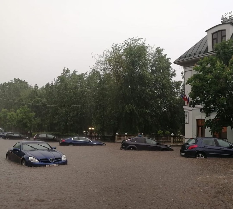 Потоп на Московской улице в Звенигороде, В Подмосковье снова пришли дожди с грозами