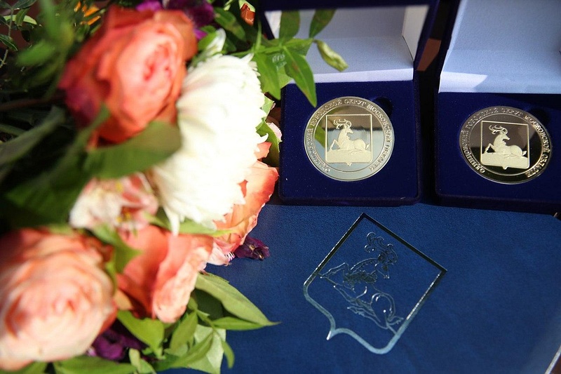 Медали для выпускников-стобалльников, 32 выпускника-стобалльника получили медали в Одинцовском округе