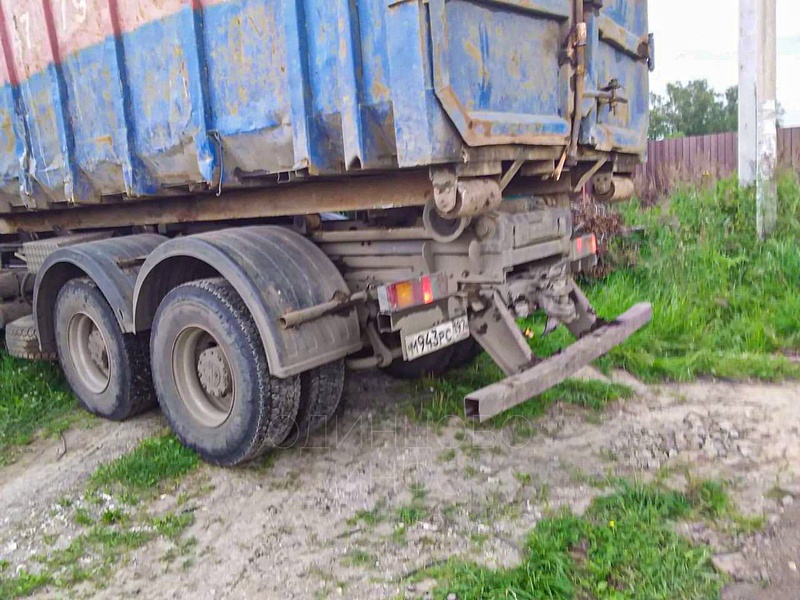 м943рс197, Фото грузовиков и лиц организовавших доставку и выгрузку опасного мусора в Петелино