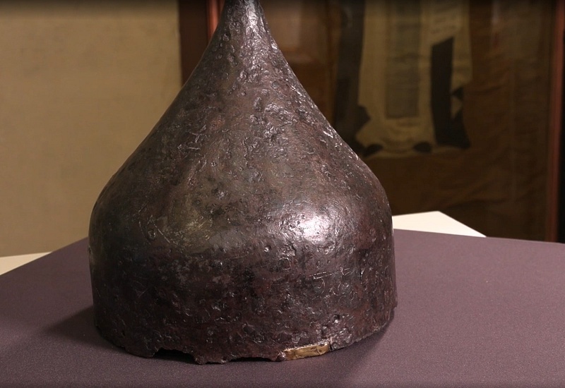 Специалисты отреставрировали воинский шлем XVI века, найденный при строительстве ЦКАД в Звенигороде