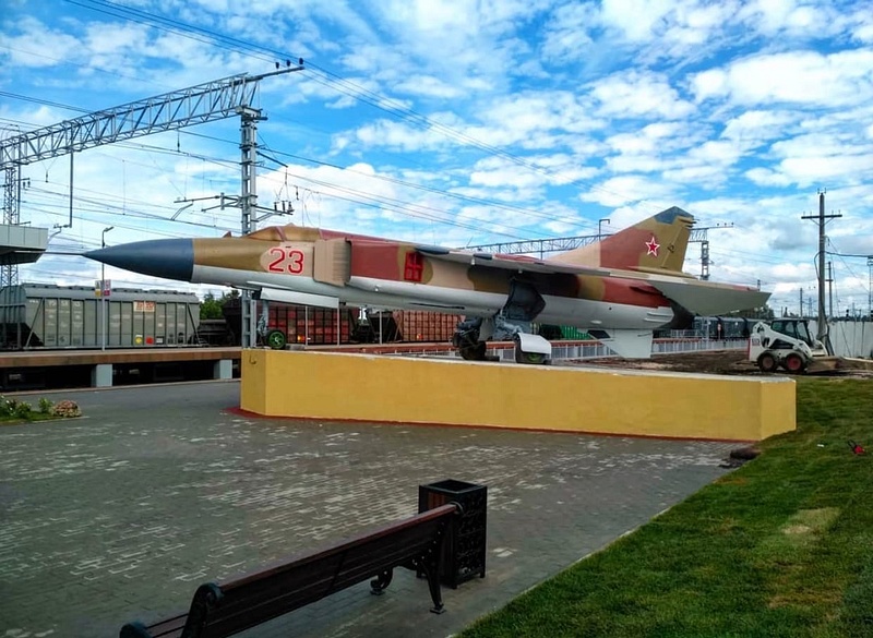 МиГ-23 на площади у станции «Кубинка-1», На станции «Кубинка-1» обновили пассажирскую инфраструктуру