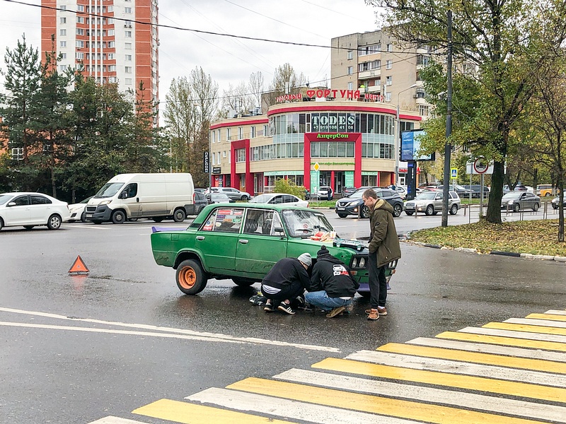В Одинцово у «ВАЗа» на ходу отвалилось колесо, В Одинцово у «ВАЗа» на ходу отвалилось колесо