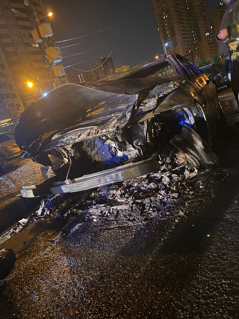 Последствия возгорания автомобиля, В Трёхгорке ночью сгорел автомобиль