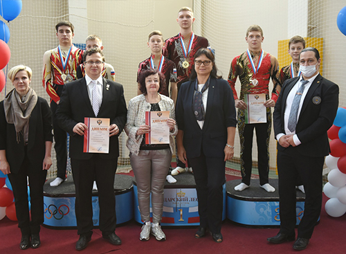 Спортивные акробаты из Старого Городка выиграли четыре «золота» на чемпионате России