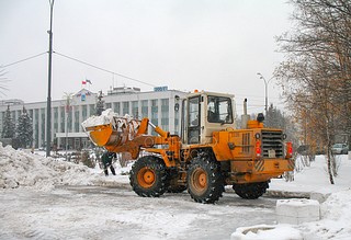 2007 год, уборка снега у администрации Одинцово