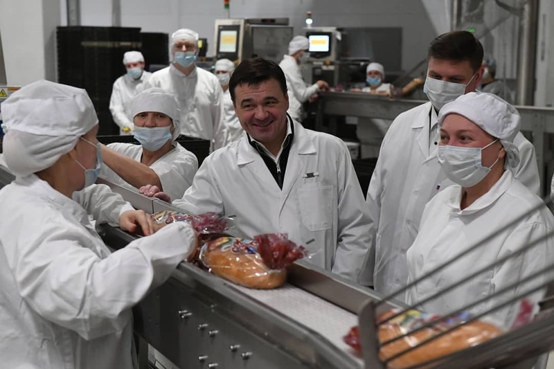 Губернатор Воробьёв на хлебозаводе в Подольске, Губернатор Воробьёв без маски во время встреч с жителями