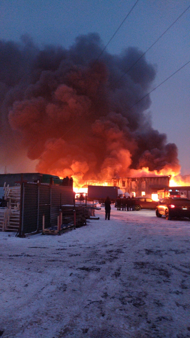 В промзоне Одинцово загорелся склад