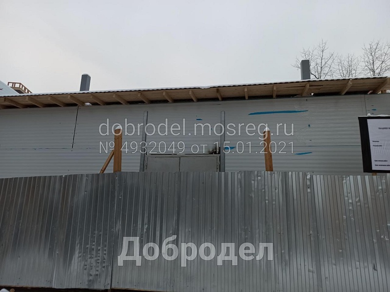 Строение за ограждением, Незаконное строительство магазина на Солнечной улице в Одинцово