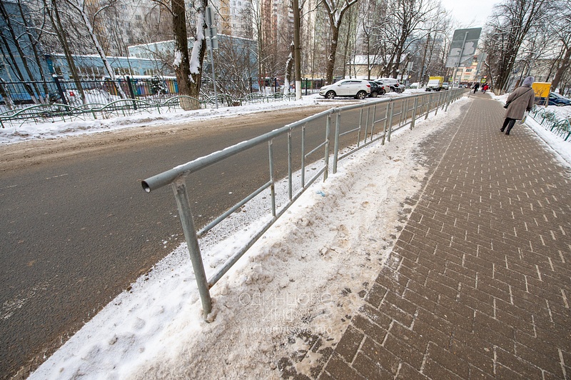 Дуги безопасности мешают уборке снега, Качество уборки снега в 8-м микрорайоне Одинцово