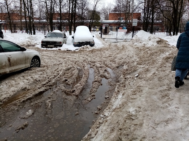 Молодёжная улица, напротив детсада №18, Одинцово снова плывёт из-за таяния снежных навалов