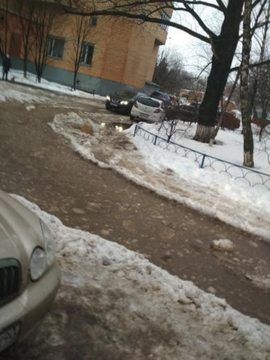 Ново-Спортивная улица, возле дома №10, Одинцово снова плывёт из-за таяния снежных навалов