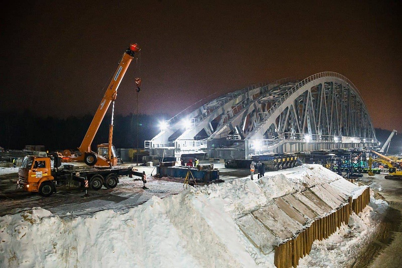 Первую арку железнодорожного путепровода установили на 63-м км Минского шоссе