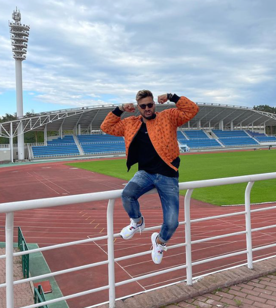 Блогер Евгений Савин на стадионе «Метеор» в Жуковском. Сюда его футбольный клуб «переехал» из Одинцово, Май