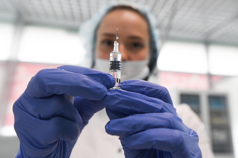 В Подмосковье ввели обязательную вакцинацию от COVID-19 для работников сферы услуг, образования и транспорта, Июнь